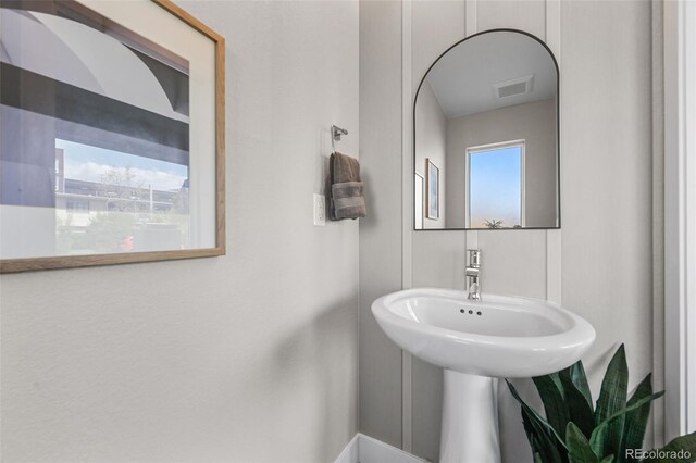 bathroom featuring visible vents