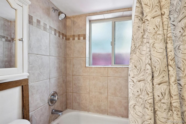 bathroom featuring tiled shower / bath combo and a healthy amount of sunlight