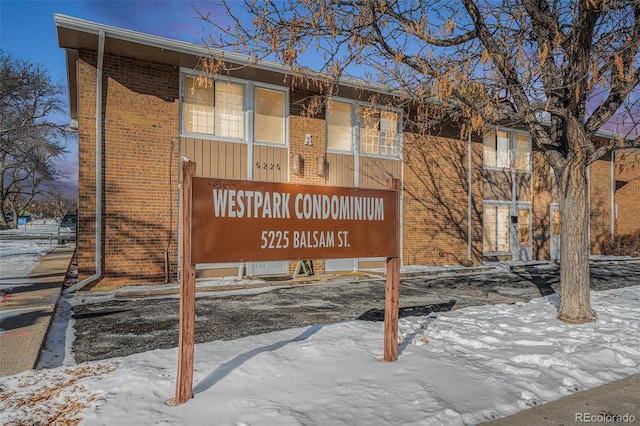 view of community / neighborhood sign