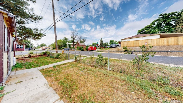 598 S Navajo St, Denver, CO 80223 - view of yard