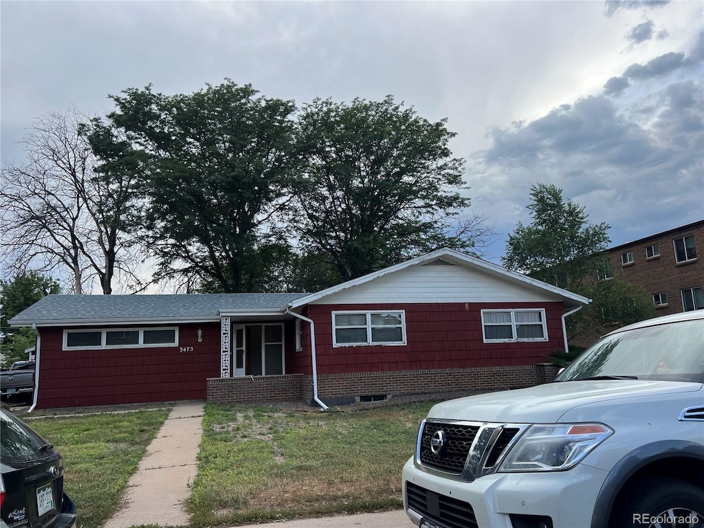 3475 S Marion St, Englewood, CO 80113 - view of front of property with a front lawn
