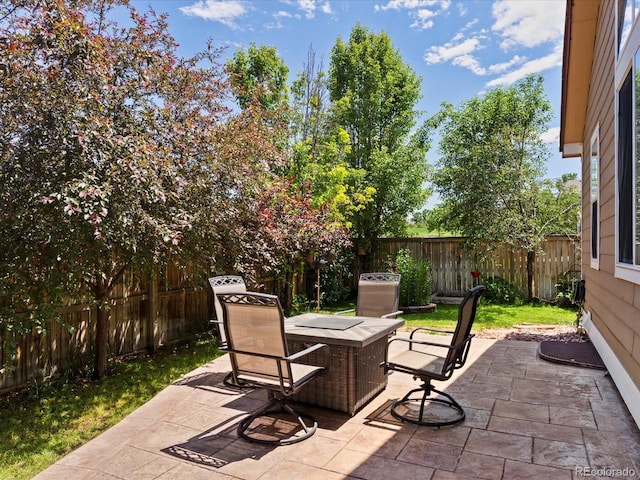 885 Sage Sparrow Cir, Highlands Ranch, CO 80129 - fenced backyard featuring outdoor dining space and a patio area