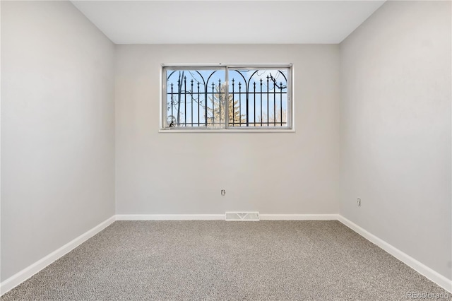 unfurnished room featuring carpet