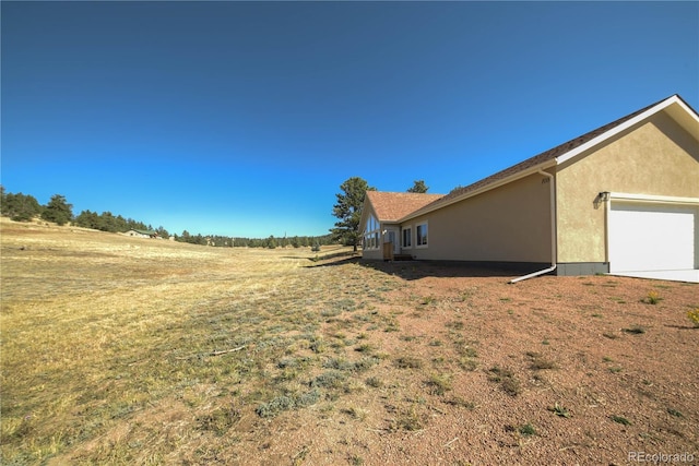 view of yard featuring a garage