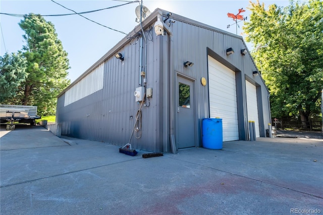 view of side of property featuring a garage and an outdoor structure