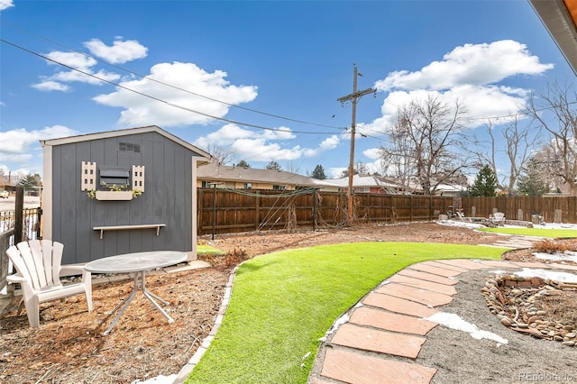 view of yard featuring a shed