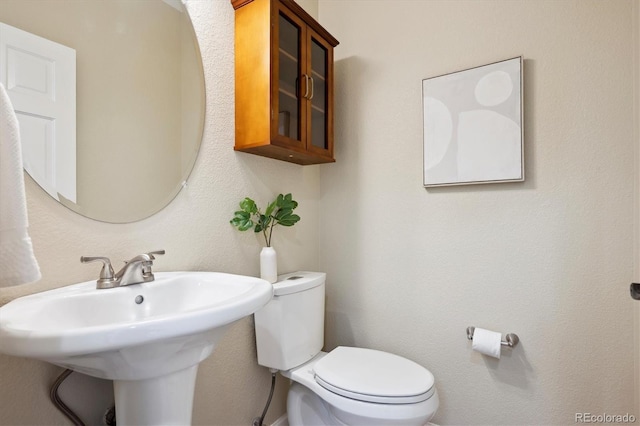 bathroom featuring toilet and sink