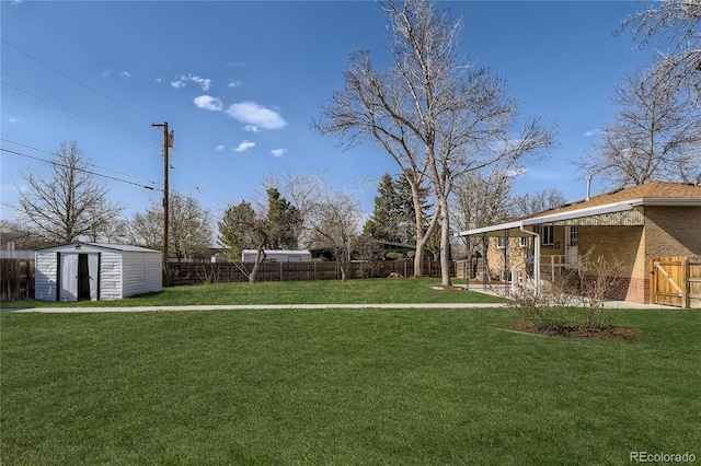 view of yard with a shed