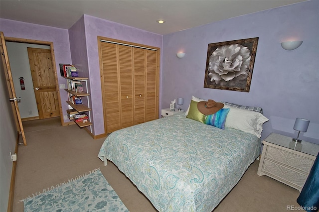 bedroom featuring carpet floors and a closet