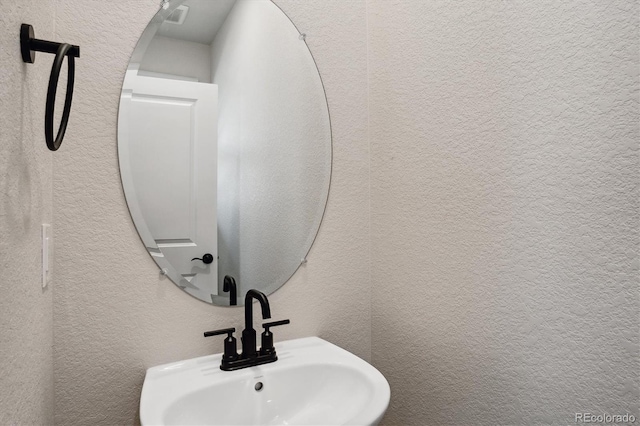 14135 Deertrack Ln, Parker, CO 80134 - bathroom featuring a sink and a textured wall