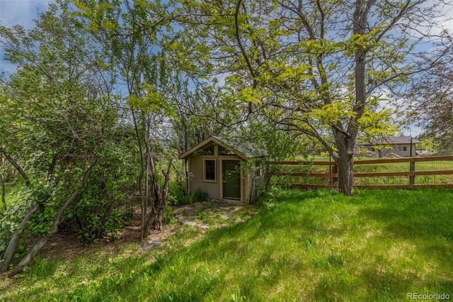 view of yard with an outdoor structure