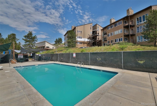 view of swimming pool