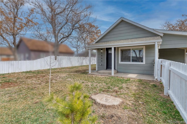 6660 Locust St, Commerce City, CO 80022 - view of front of property featuring a front lawn and fence