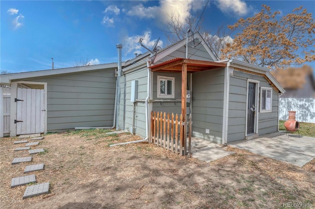 6660 Locust St, Commerce City, CO 80022 - exterior space with a patio area, a gate, and fence