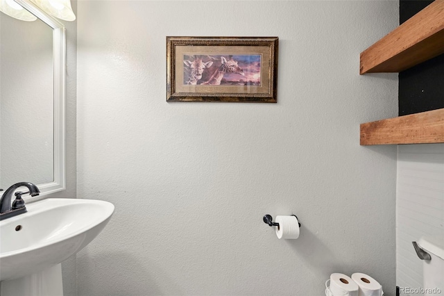 bathroom featuring sink and toilet