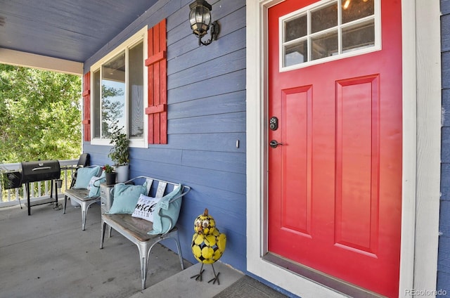 doorway to property featuring a porch