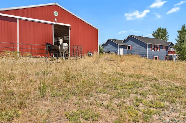 view of yard with an outdoor structure