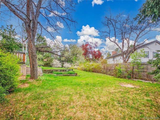 view of yard featuring fence
