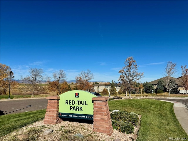 community sign featuring a lawn