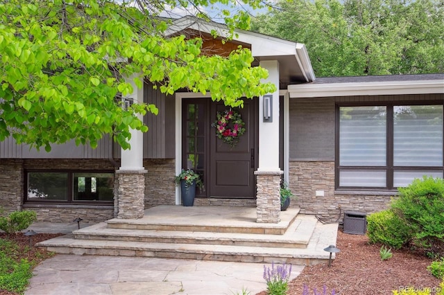 5752 S Jasmine St, Greenwood Village, CO 80111 - property entrance featuring stone siding