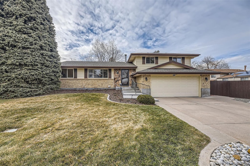 split level home featuring a front yard