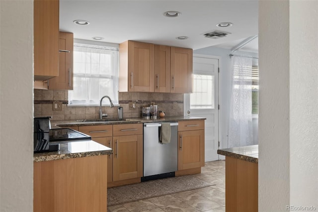 6854 S Willow St, Centennial, CO 80112 - kitchen with visible vents, decorative backsplash, a sink, dishwasher, and a wealth of natural light