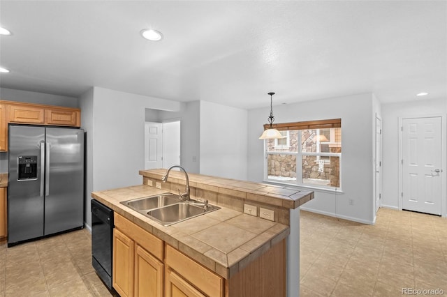 kitchen with dishwasher, decorative light fixtures, an island with sink, stainless steel fridge, and sink