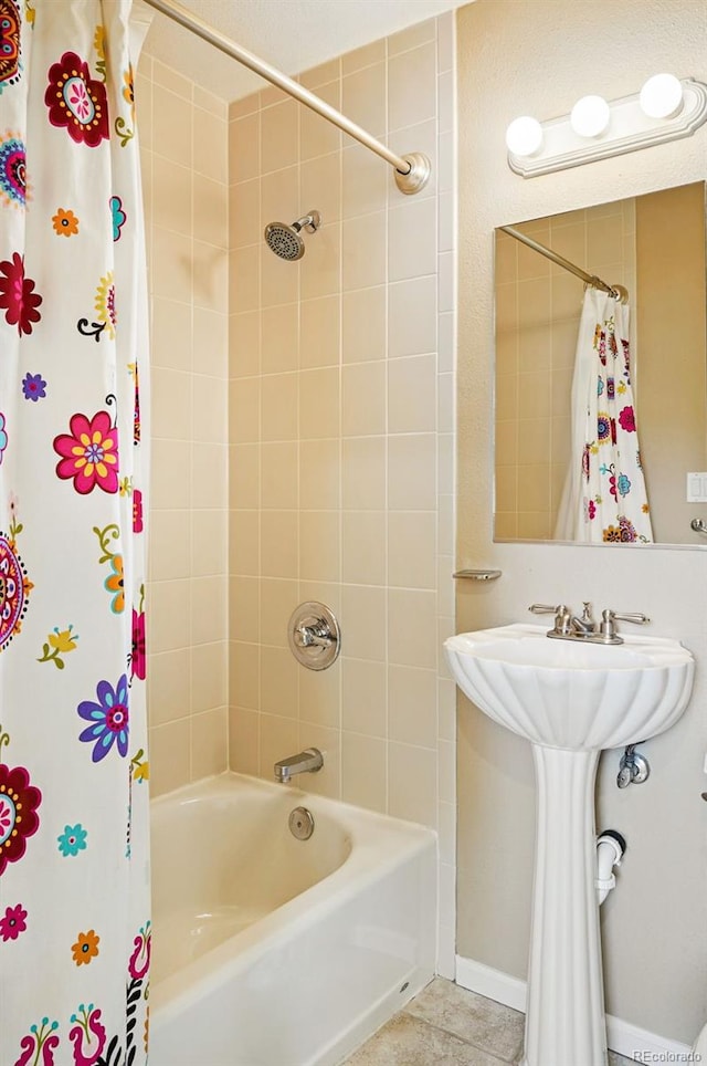 751 Poplar St, Denver, CO 80220 - full bath featuring shower / tub combo with curtain