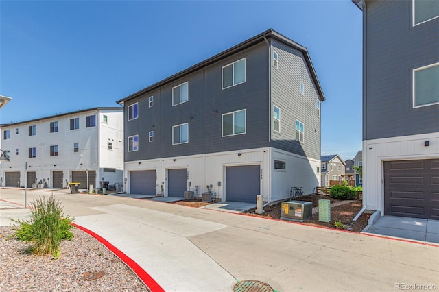 2080 Alcott Way, Broomfield, CO 80023 - view of property featuring central AC