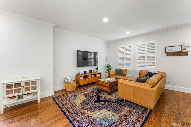 living room featuring baseboards, ornamental molding, and wood finished floors