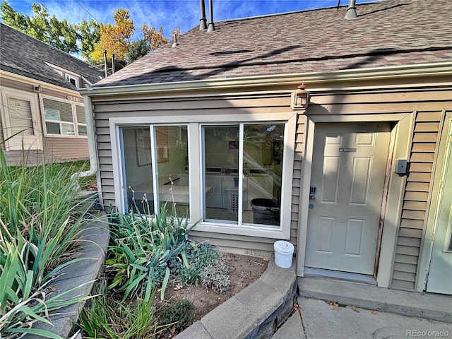 371 S Estes St Unit 10, Lakewood, CO 80226 - entrance to property with a shingled roof