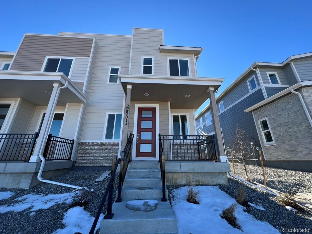 view of front of home featuring a porch