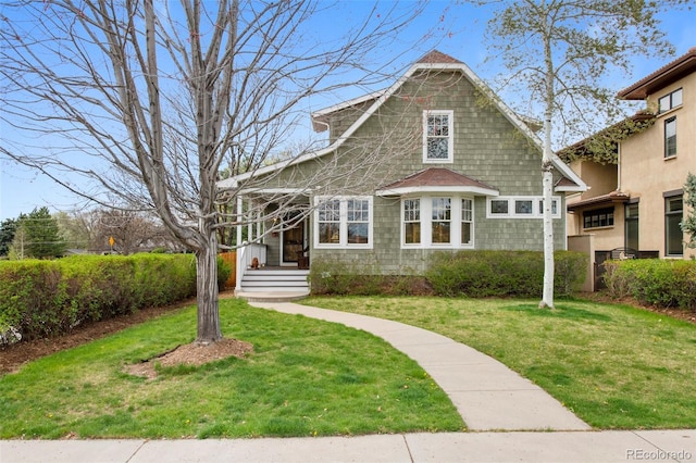 bungalow featuring a front yard