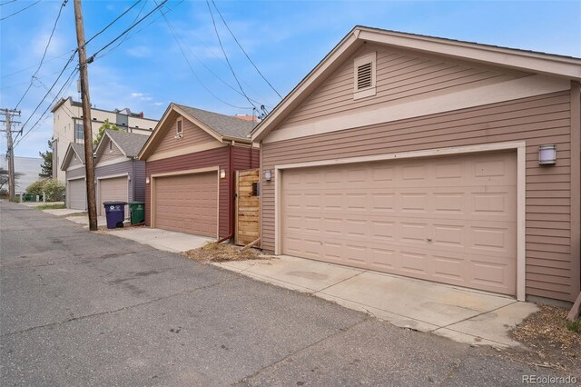 townhome / multi-family property featuring a garage