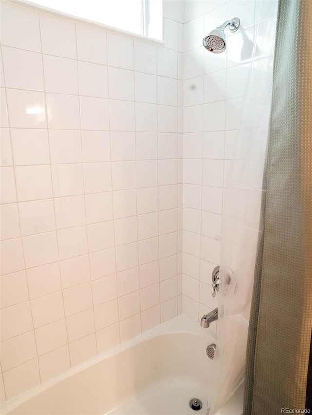 full bathroom featuring shower / bathtub combination with curtain