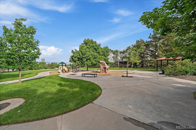 9602 Indian Wells Dr, Lone Tree, CO 80124 - view of home's community with a lawn