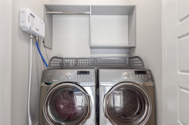 15843 E Broncos Pl, Englewood, CO 80112 - laundry area with washer and clothes dryer