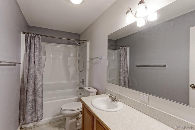 full bathroom featuring tile patterned floors, shower / bath combo with shower curtain, vanity, and toilet