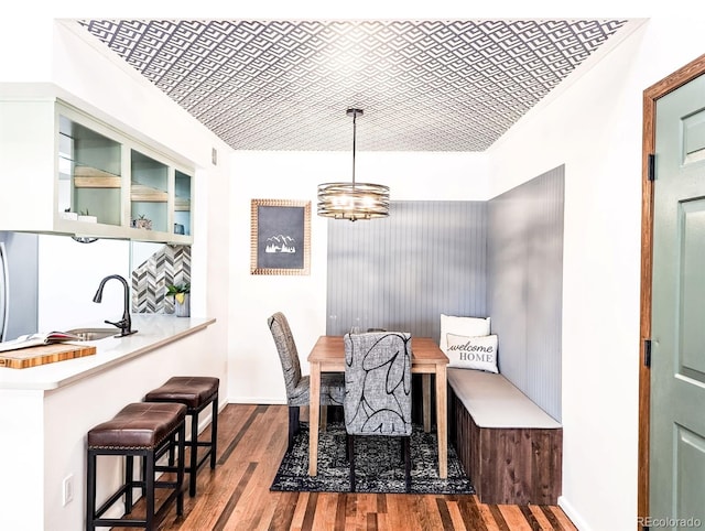 dining area featuring crown molding, wood finished floors, and baseboards