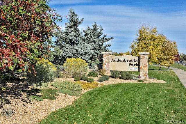 625 S Xenon Ct, Lakewood, CO 80228 - community sign featuring a yard