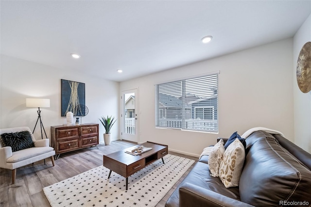 living room with light wood-style flooring, recessed lighting, and baseboards