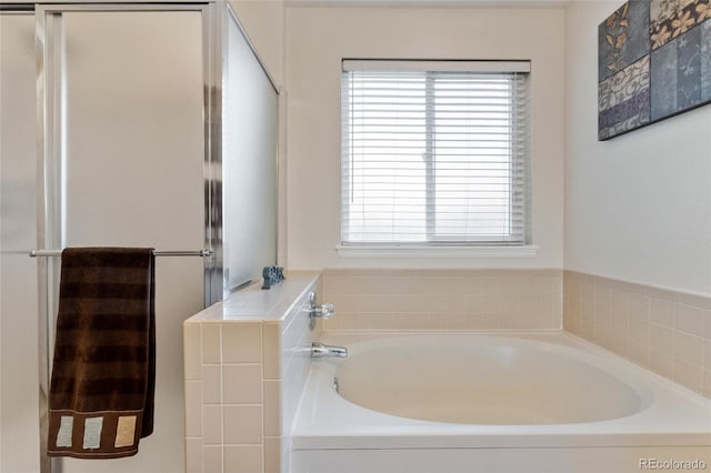 1825 Cooper Ct, Castle Rock, CO 80109 - bathroom with a bath