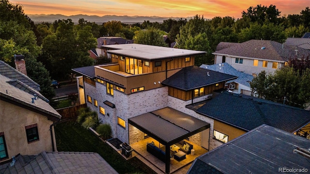 view of aerial view at dusk