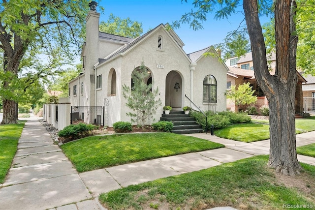 view of front of home with a front lawn