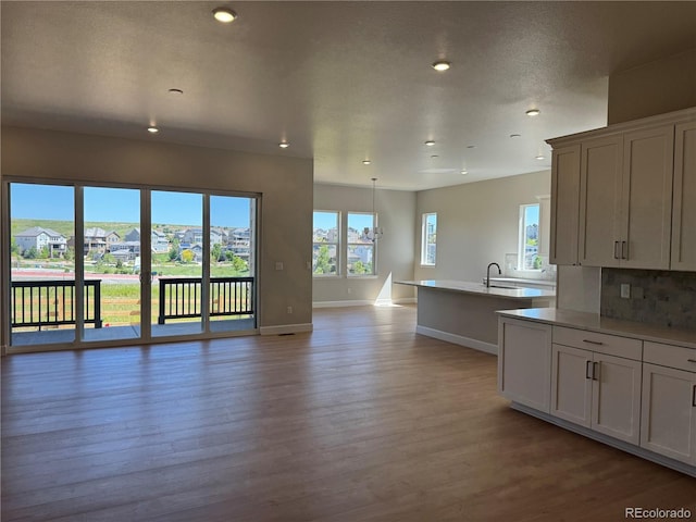16655 W 93rd Pl, Arvada, CO 80007 - kitchen featuring open floor plan, light wood-type flooring, baseboards, recessed lighting, and plenty of natural light