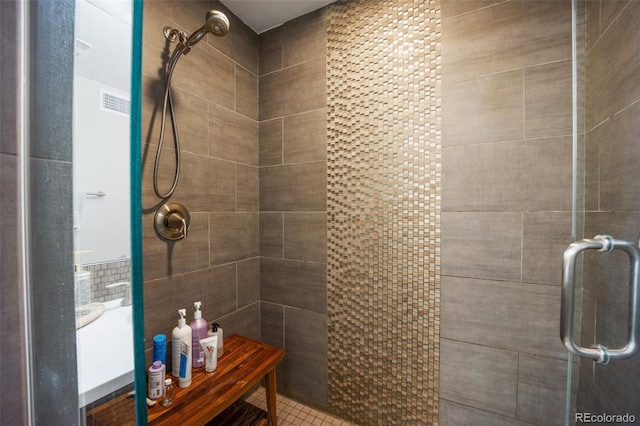 3690 W Byron Pl, Denver, CO 80211 - bathroom with a tile shower