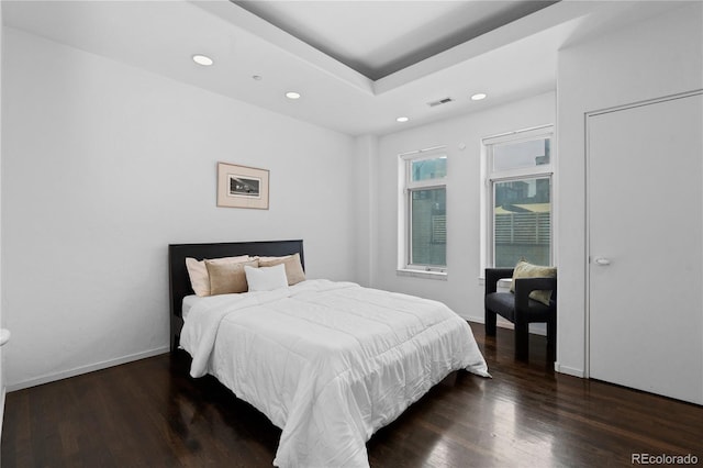 bedroom with wood finished floors, baseboards, visible vents, and recessed lighting