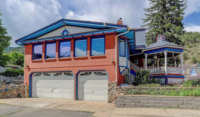 view of front facade featuring a garage