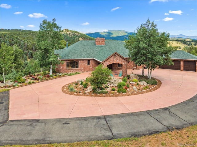 view of front of house featuring a mountain view