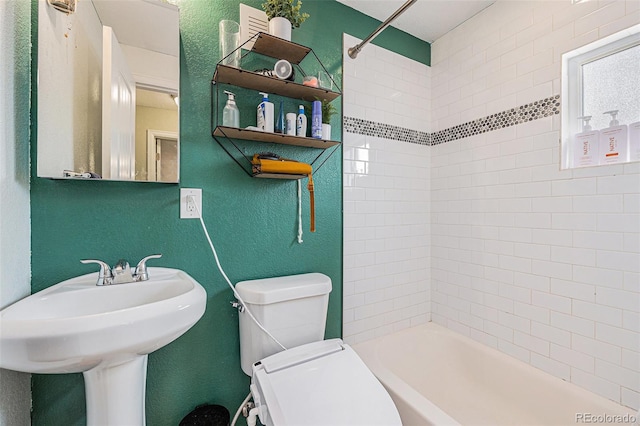 3640 N Saint Paul St, Denver, CO 80205 - full bath featuring shower / tub combination and a textured wall